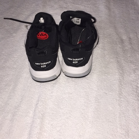 NWOB New Balance memory top women sneakers size 6W - Picture 5 of 7